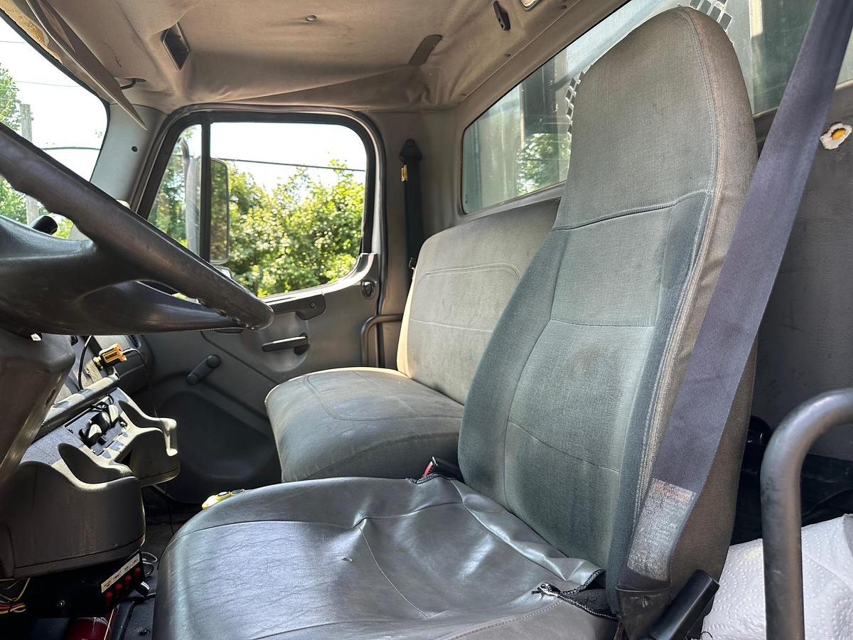 Used 2004 FREIGHTLINER M2 Attenuator Truck