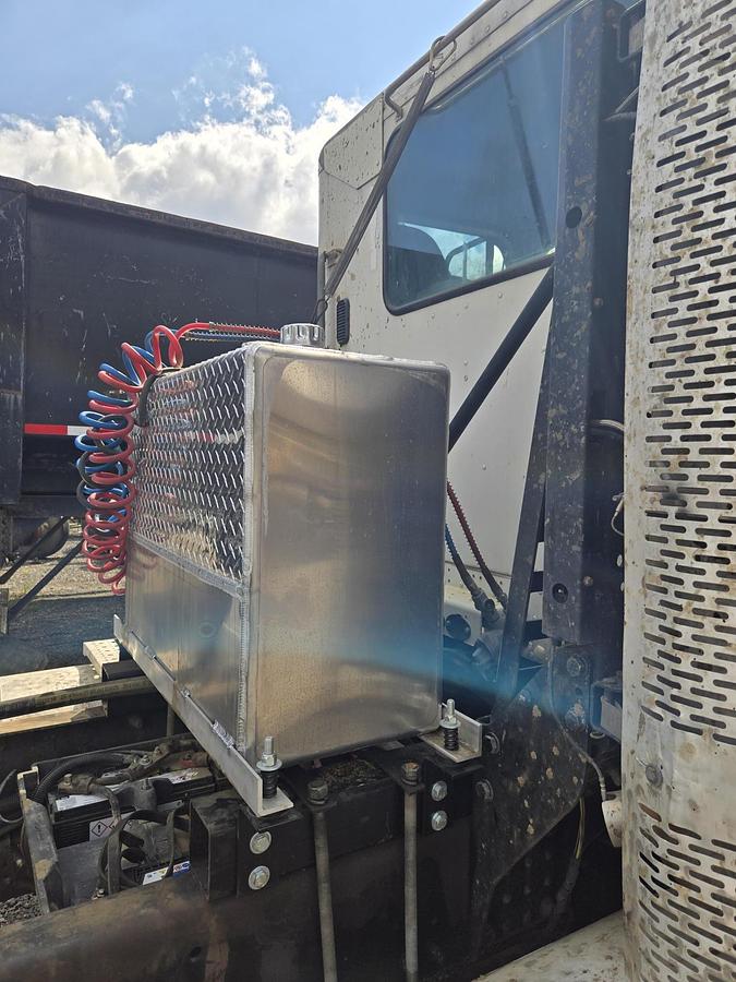 Used 2009 FREIGHTLINER Columbia