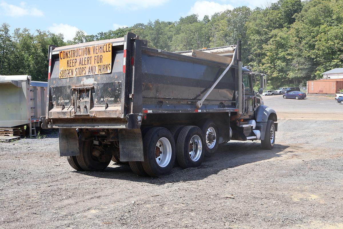 Used 2009 MACK Granite GU713