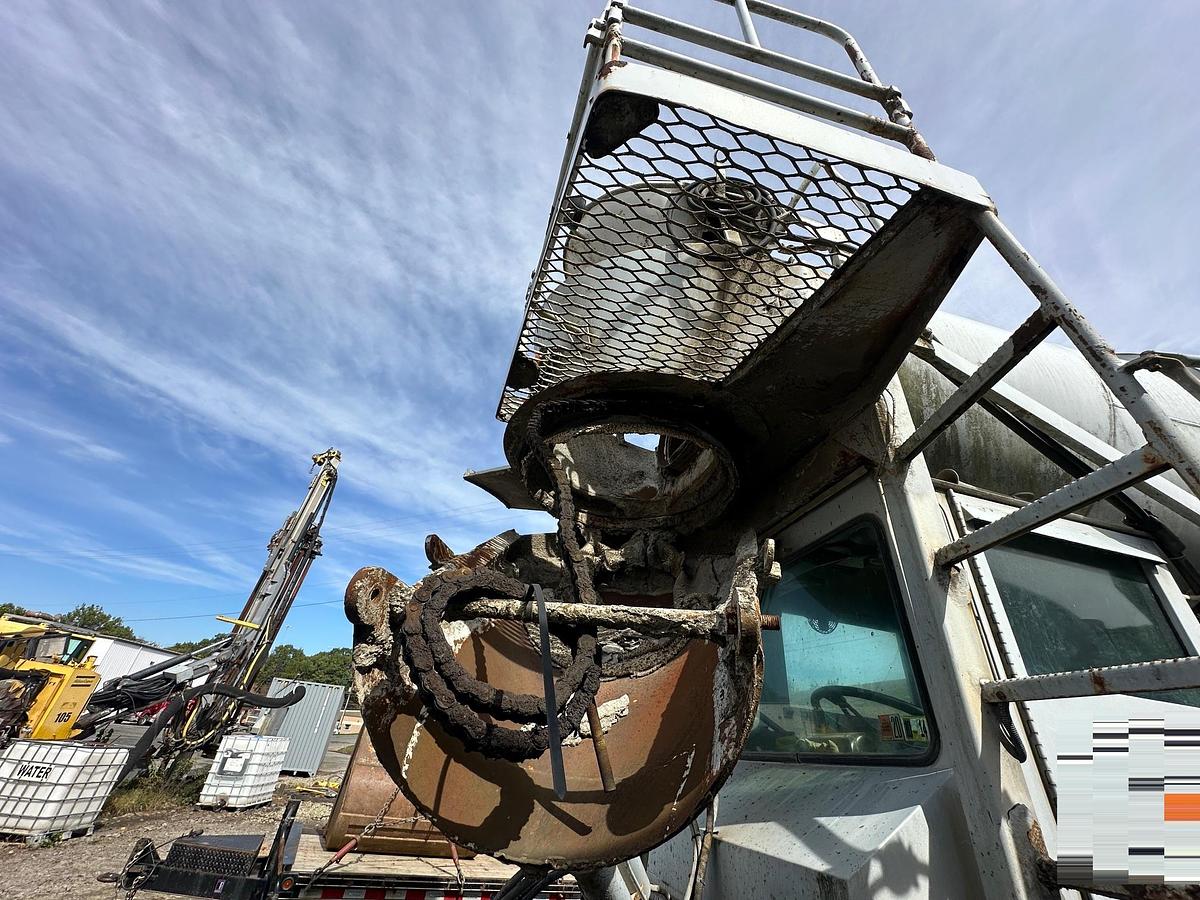 Used 1997 ADVANCE Front Discharge Mixer