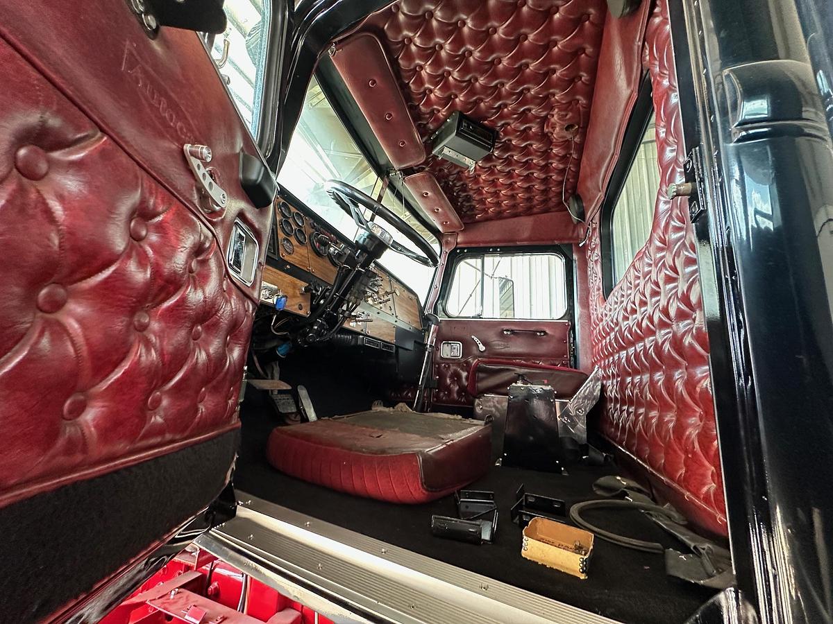 Used 1997 AUTOCAR DK6 Tilt Nose