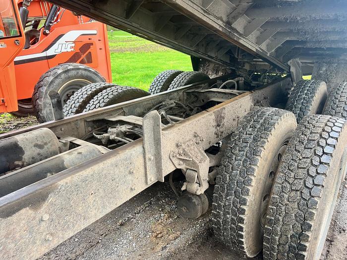 Used 2005 MACK Granite CV713