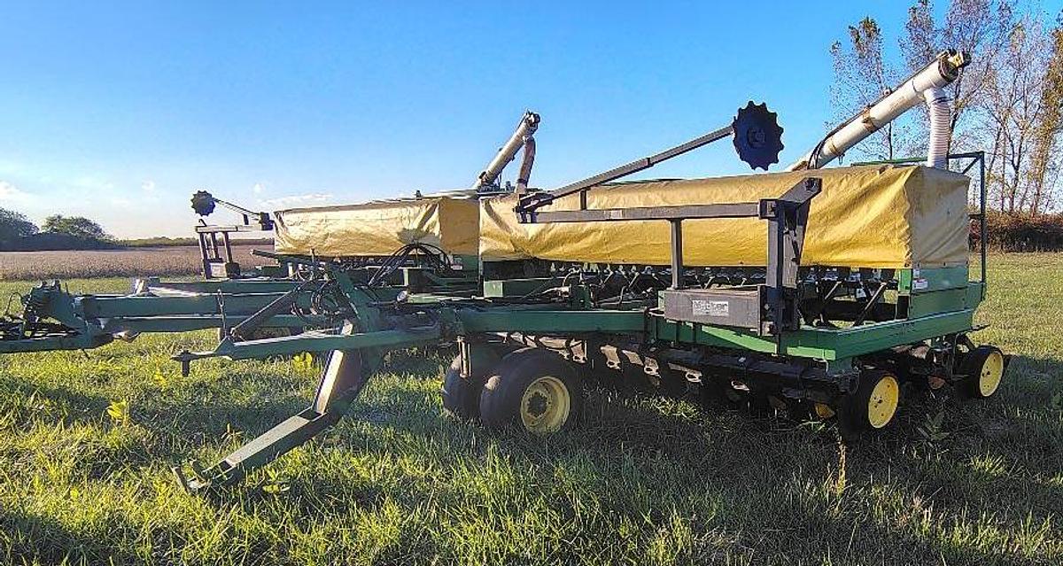Used 1992 JOHN DEERE 750 Grain Drills