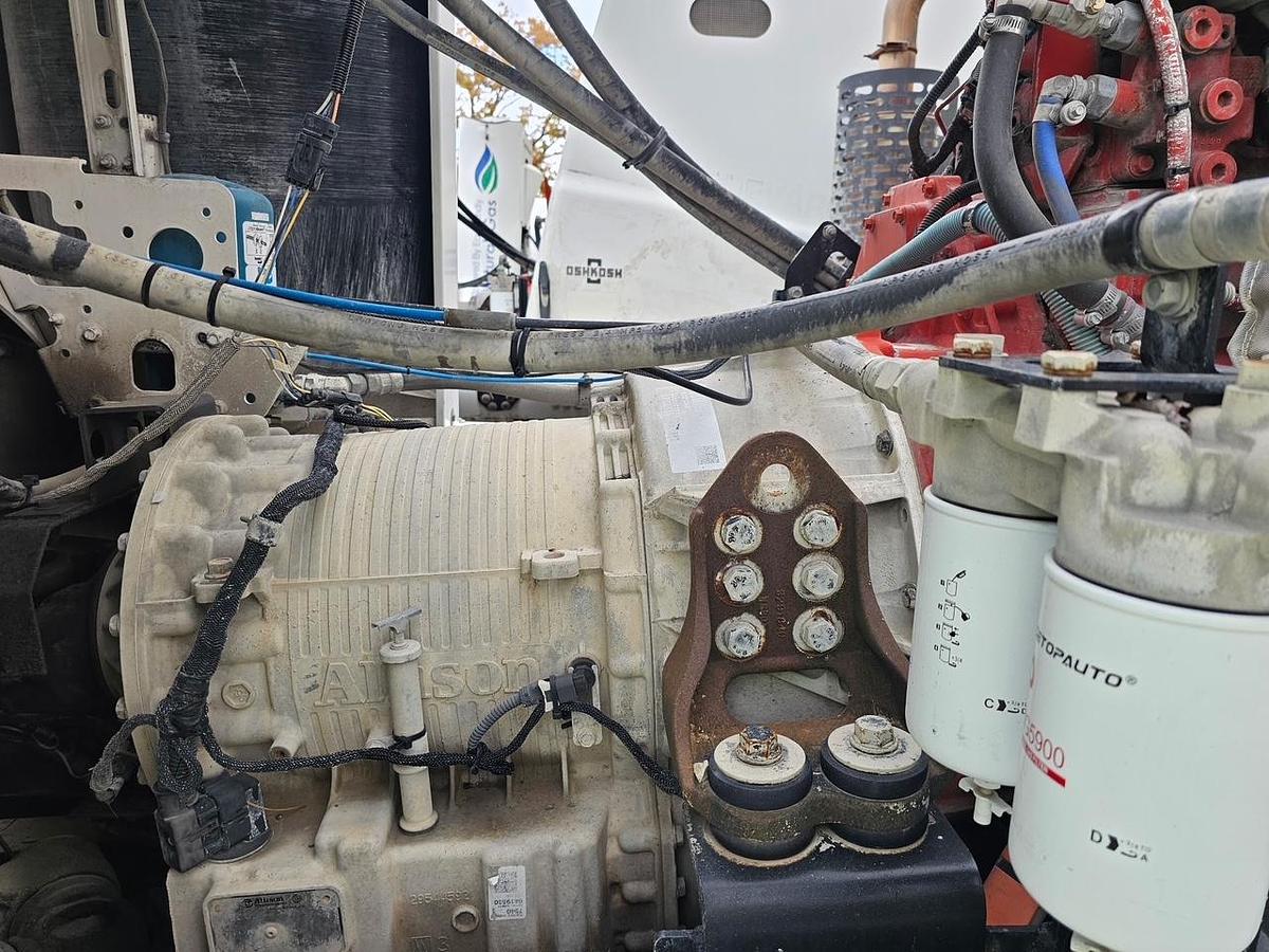 Used 2015 OSHKOSH S-2146 Front Discharge