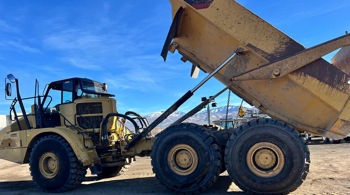 Used 2015 CATERPILLAR 740B