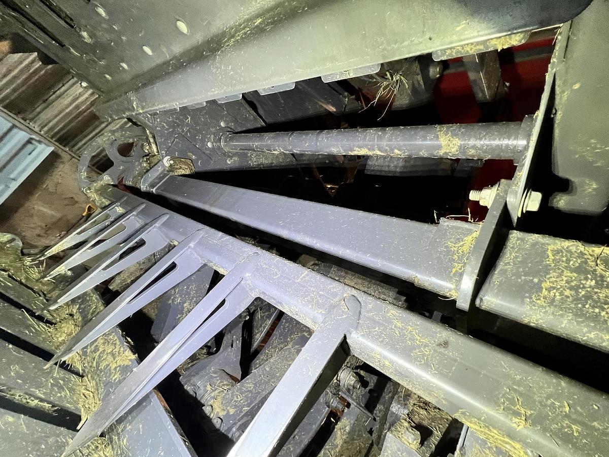 Used 2018 MASSEY FERGUSON 2270 Hesston