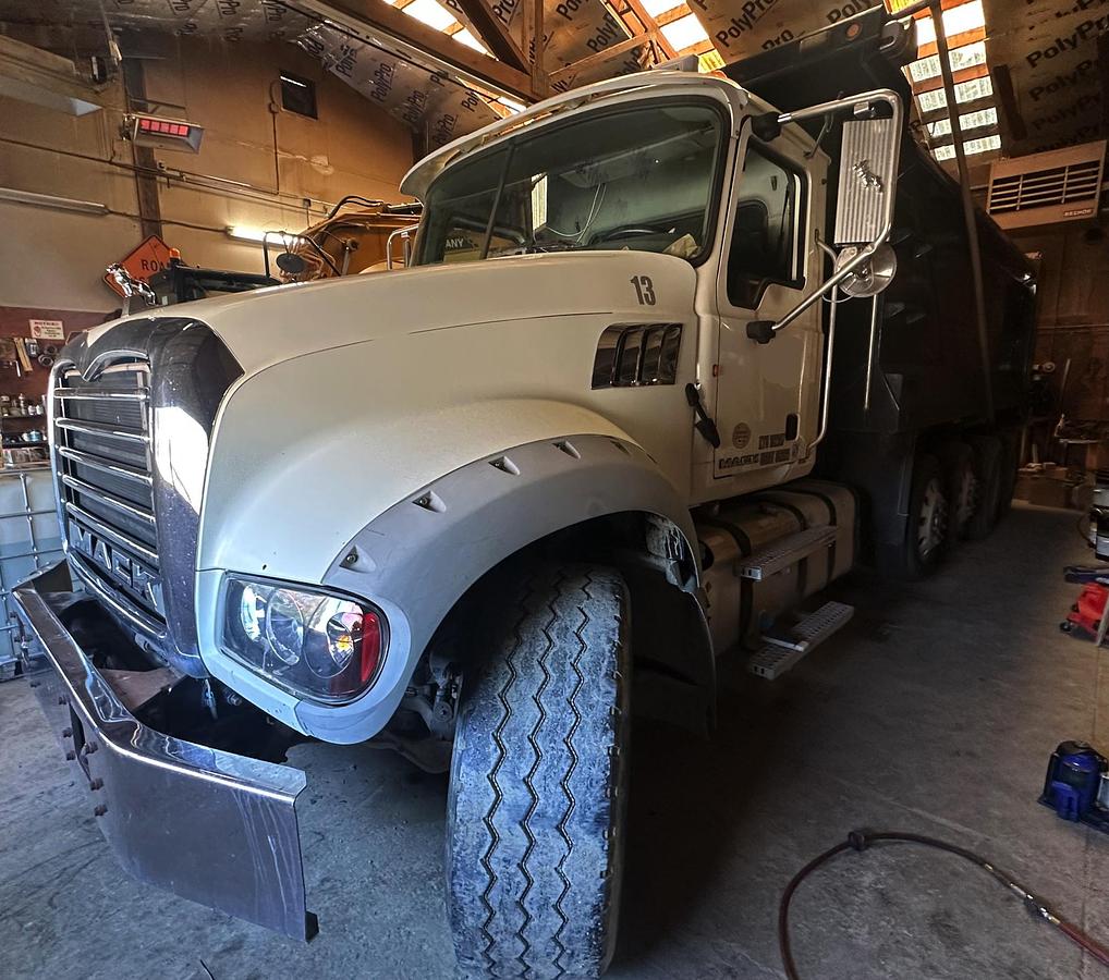 Used 2013 MACK GU713 Granite