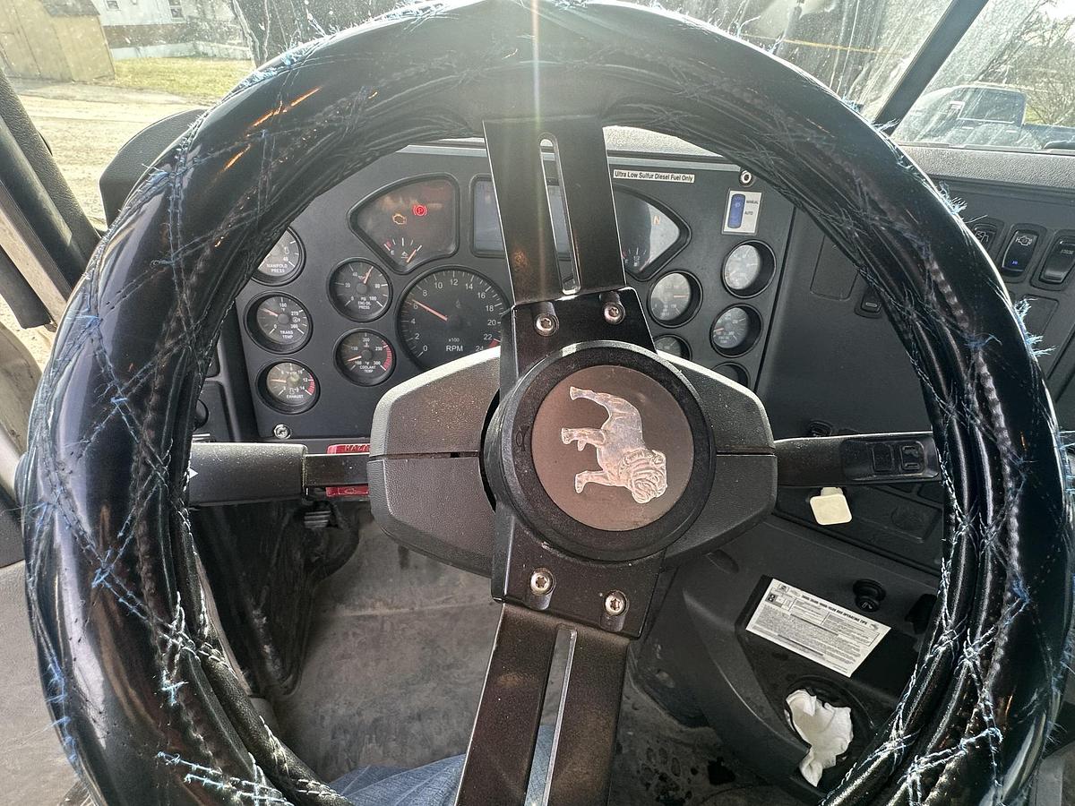 Used 2013 MACK Granite CU713