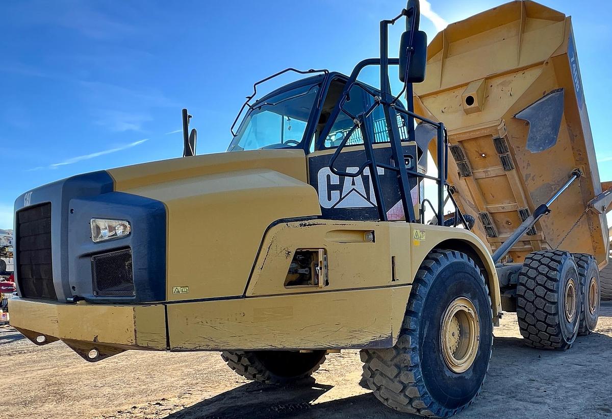 Used 2015 CATERPILLAR 740B