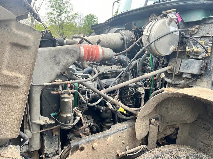 Used 2005 MACK Granite CV713