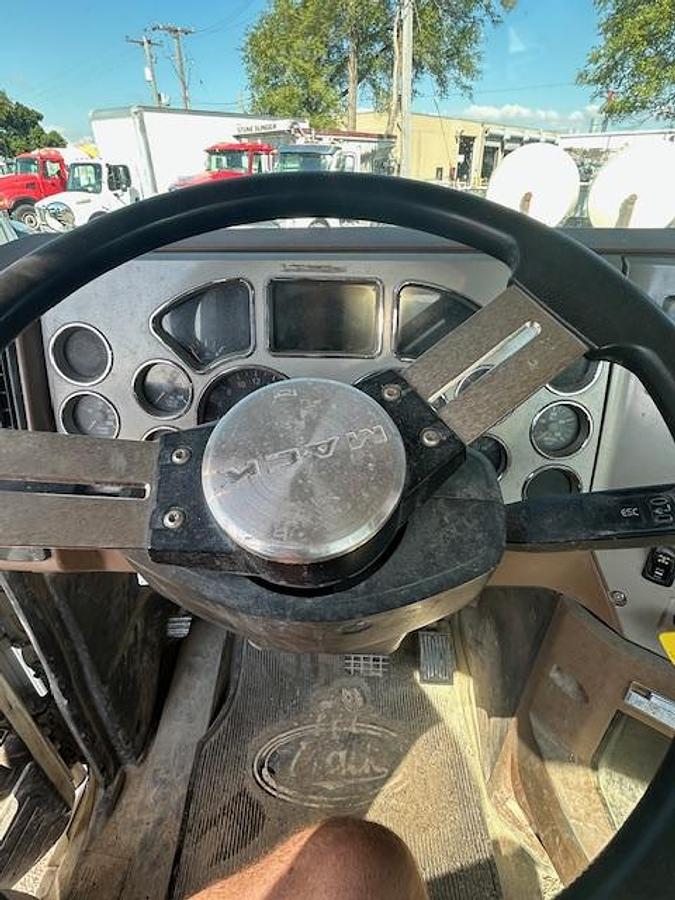 Used 2016 MACK GU700