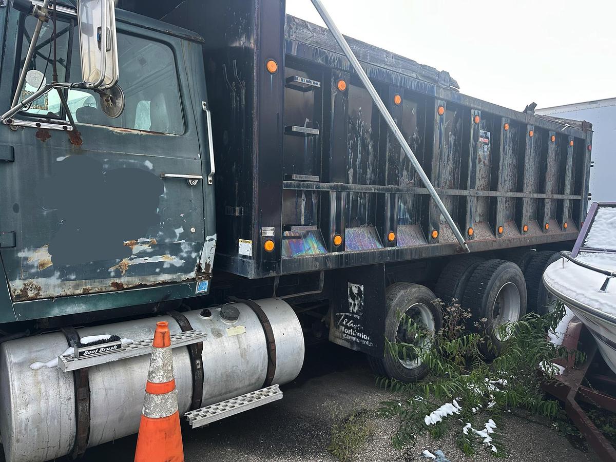 Used 1982 FORD L9000