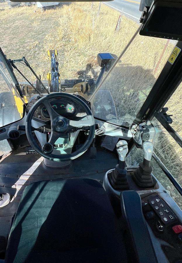 Used 2016 CATERPILLAR 907M