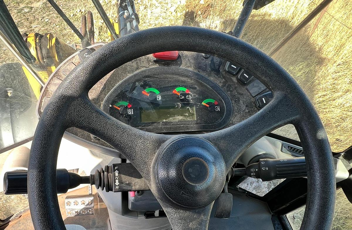 Used 2016 CATERPILLAR 907M