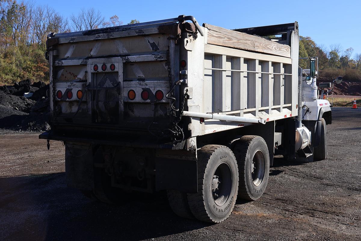 Used 1996 MACK RD690S