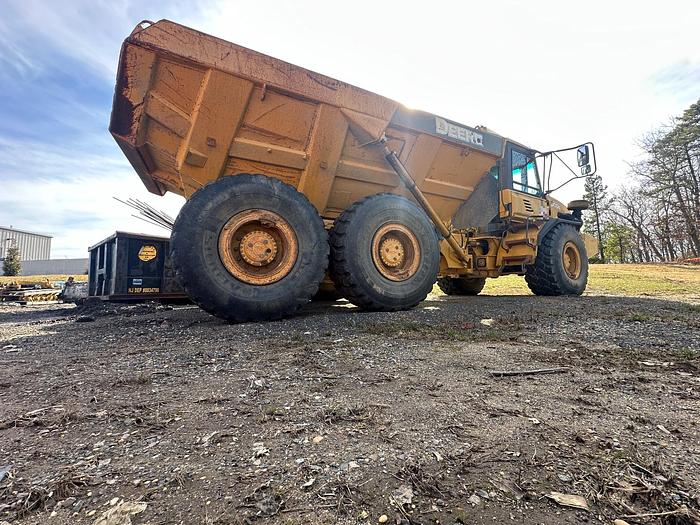 Used 2006 DEERE 300D