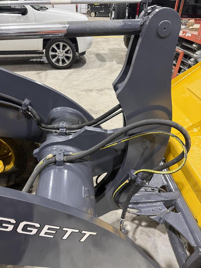 Used 2022 DEERE 324L