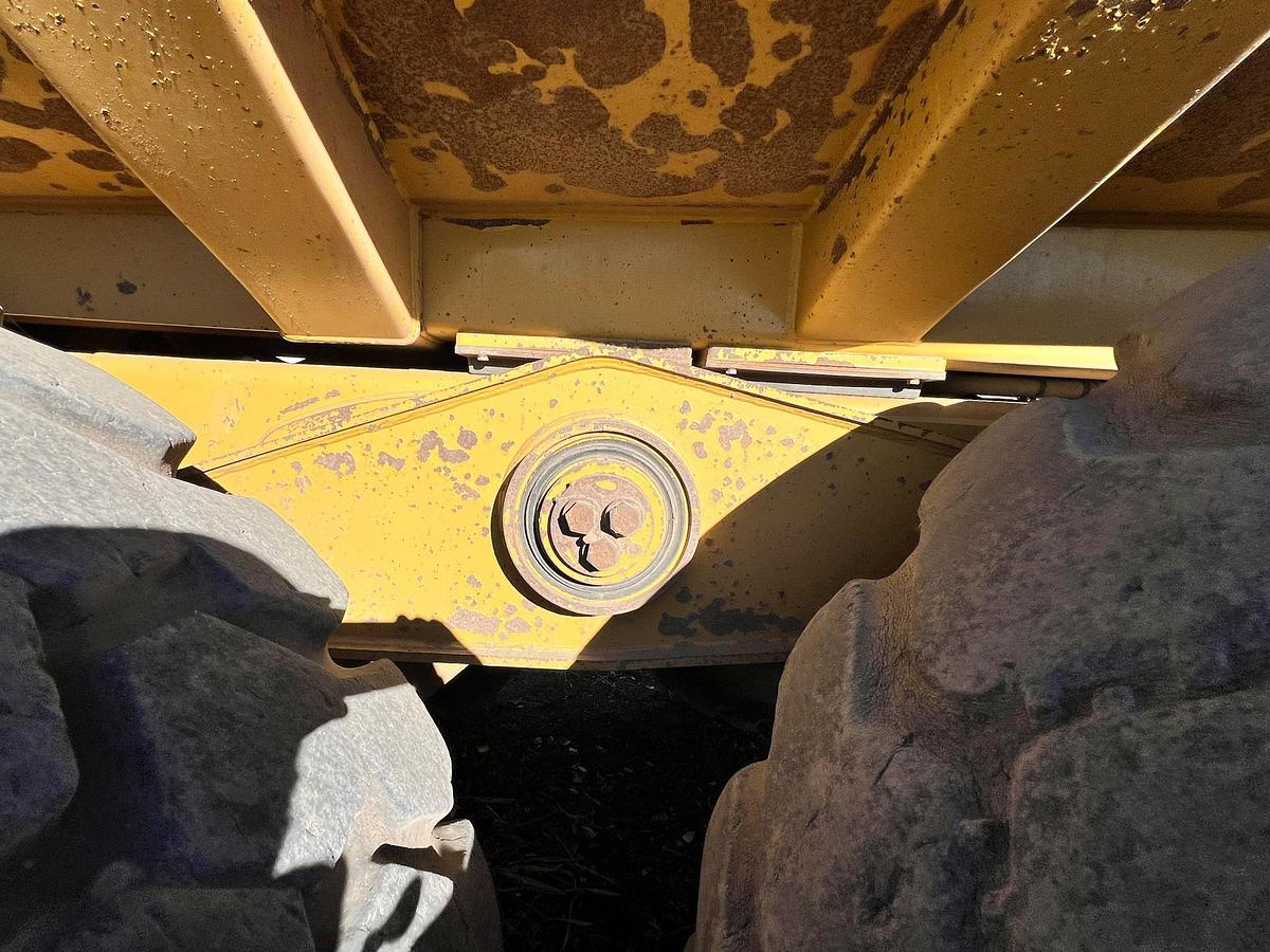 Used 2011 CATERPILLAR 740B Ej