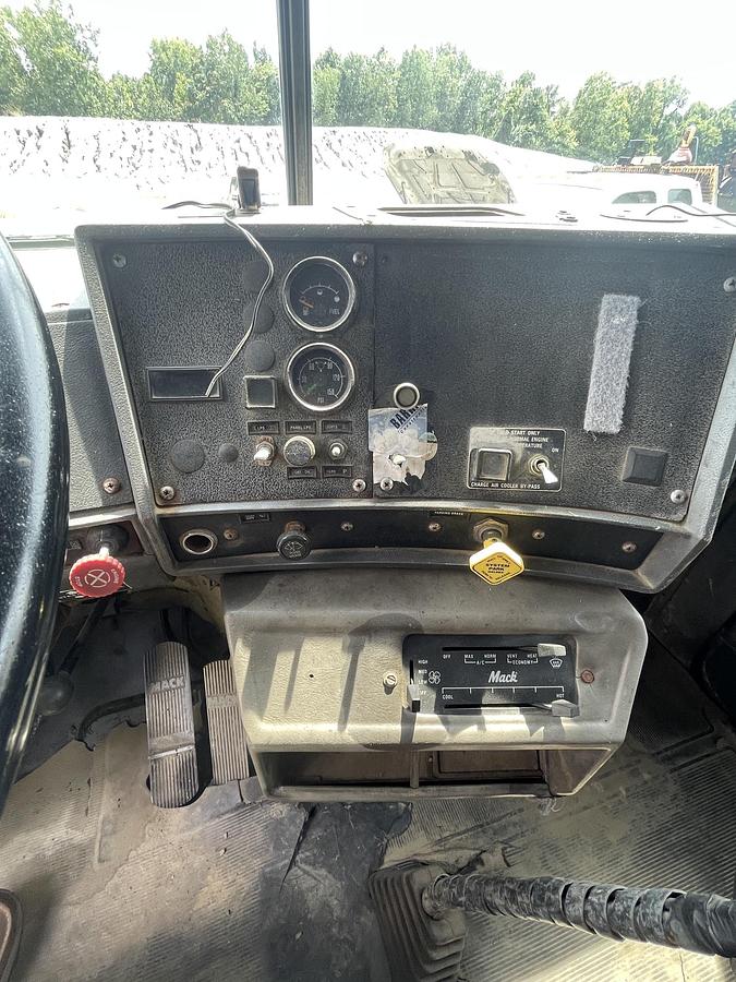 Used 1993 MACK RD 690S