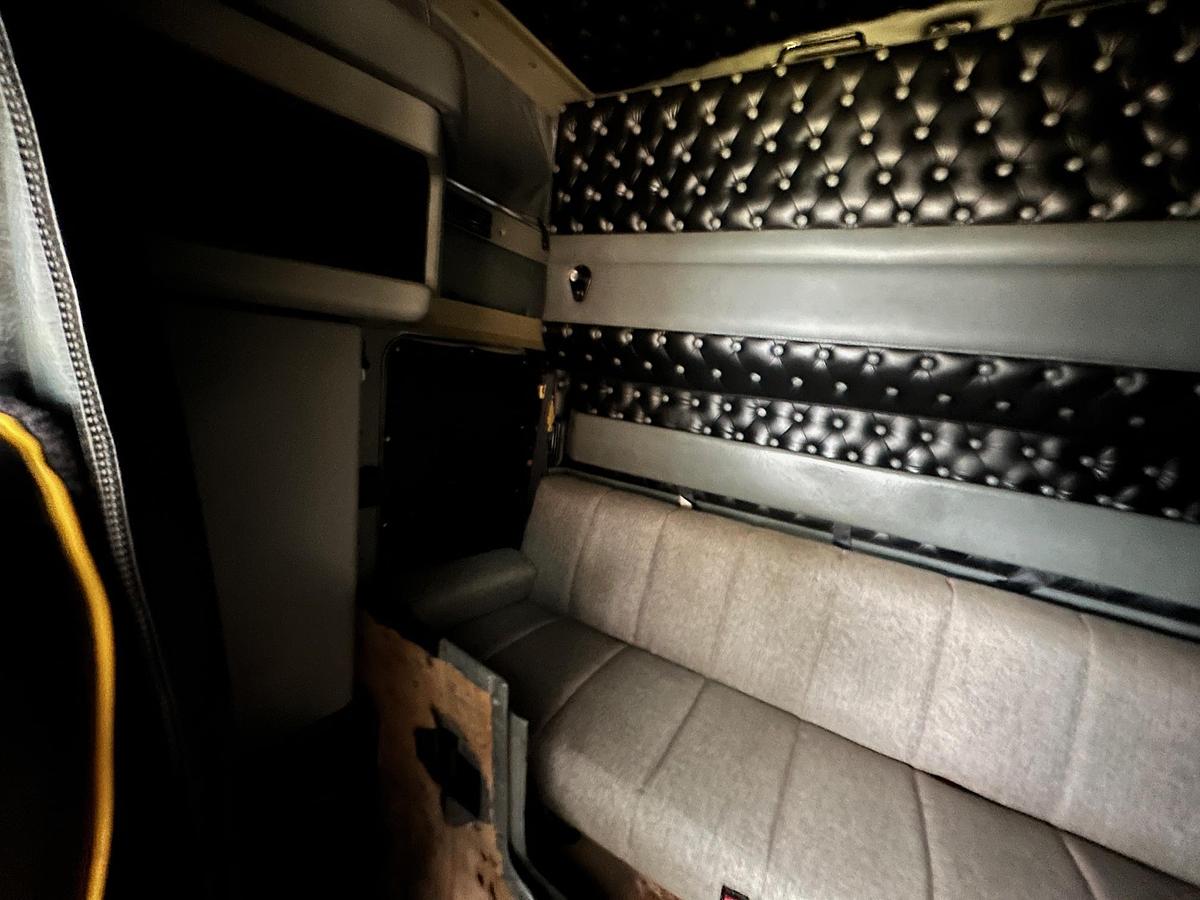 Used 2001 KENWORTH W900 AeroCab