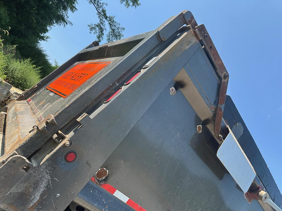 Used 2019 MACK Granite GR64F