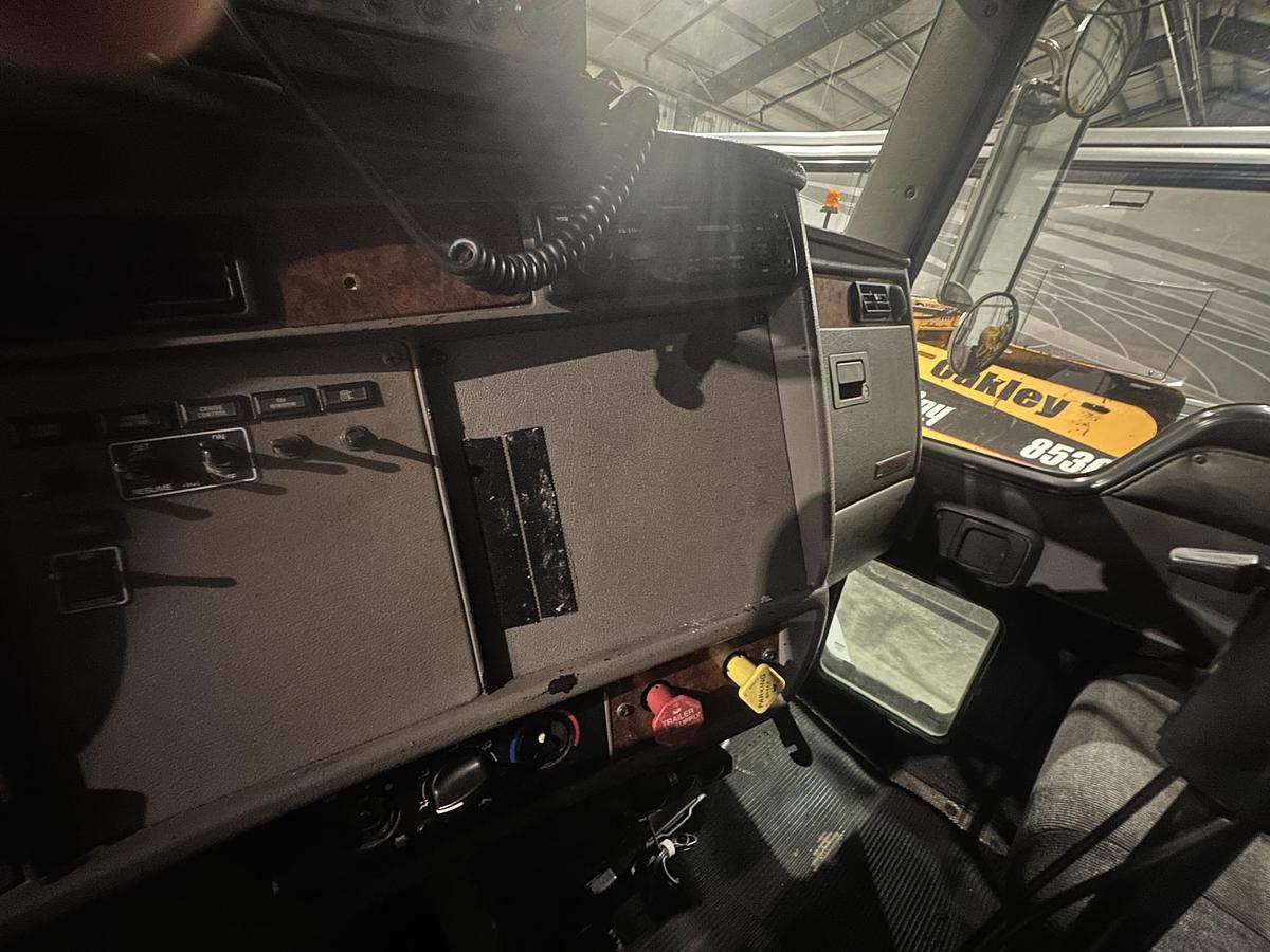 Used 2006 KENWORTH T300