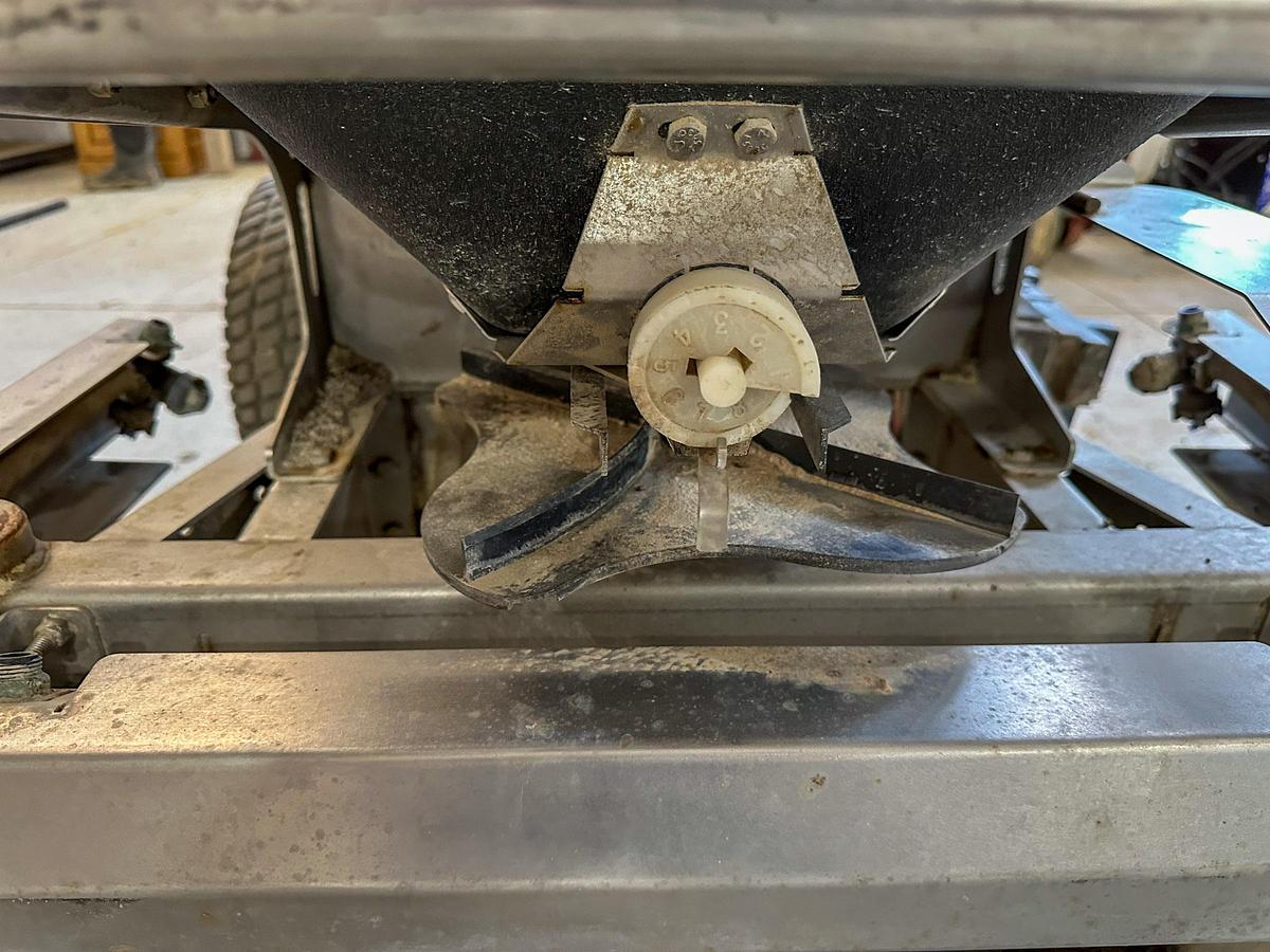 Used 2018 FERRIS MOWERS Spreader/Sprayer