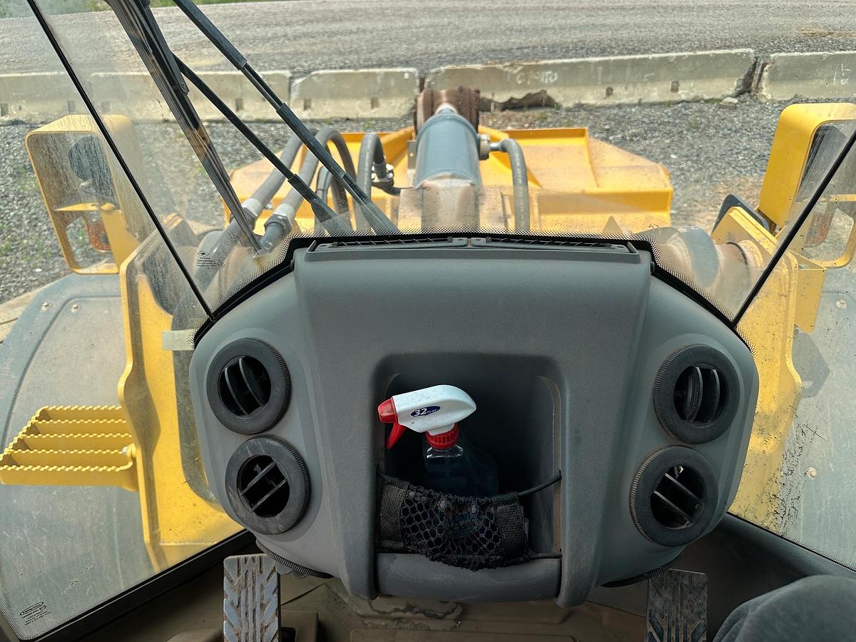 Used 2020 DEERE 744L