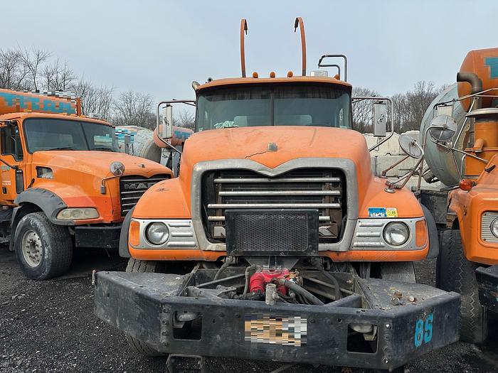 Used 2005 MACK CV713