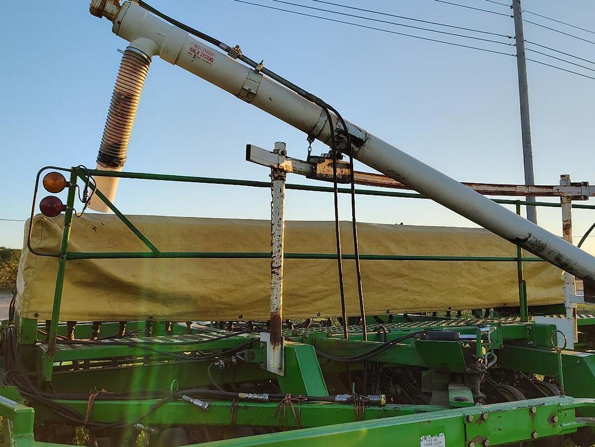 Used 1992 JOHN DEERE 750 Grain Drills