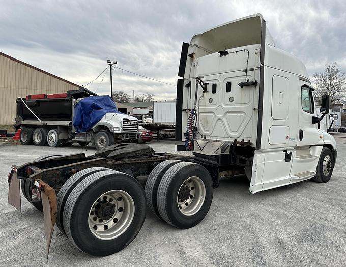 Used 2015 FREIGHTLINER Cascadia 125