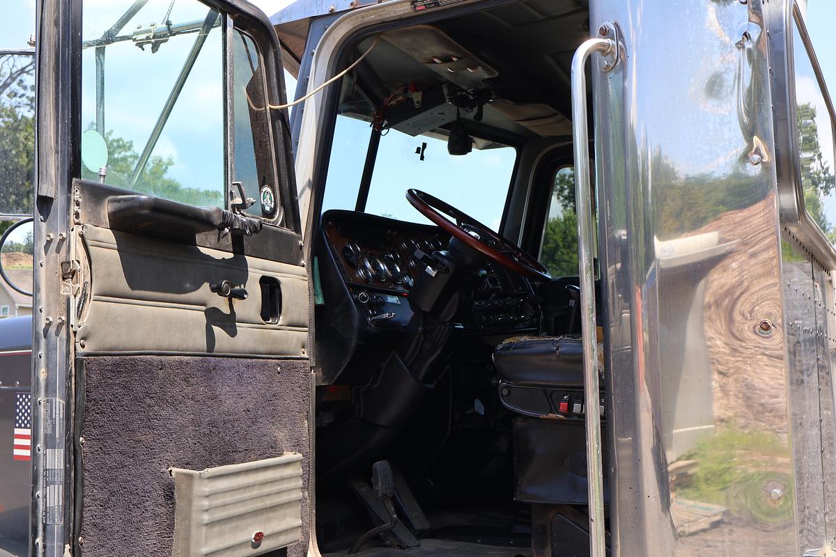 Used 2001 PETERBILT 379