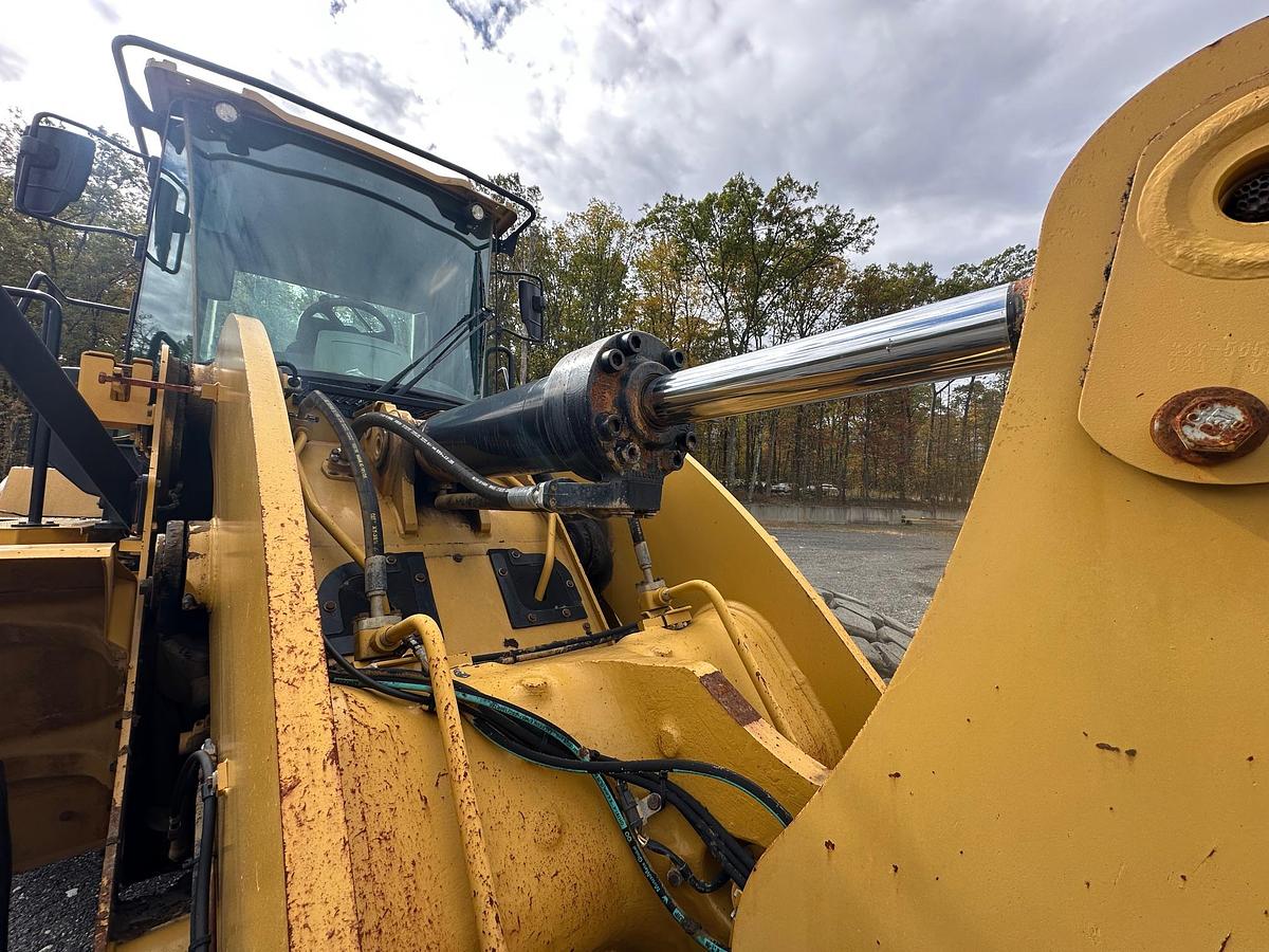 Used 2015 CATERPILLAR 962M