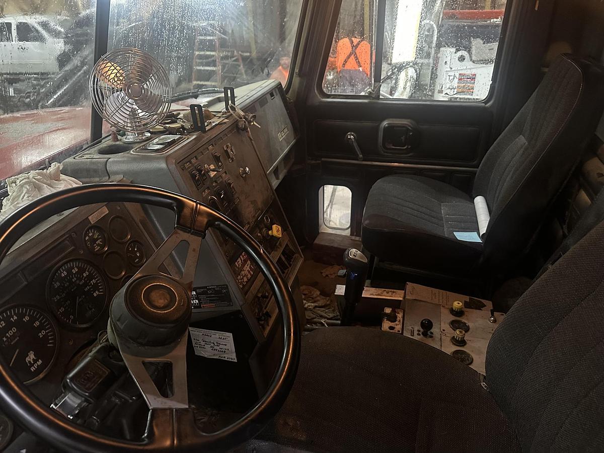 Used 1999 MACK CL713