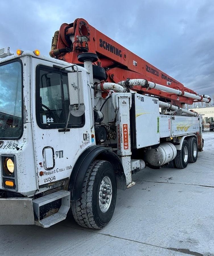 Used 2005 MACK MR688S