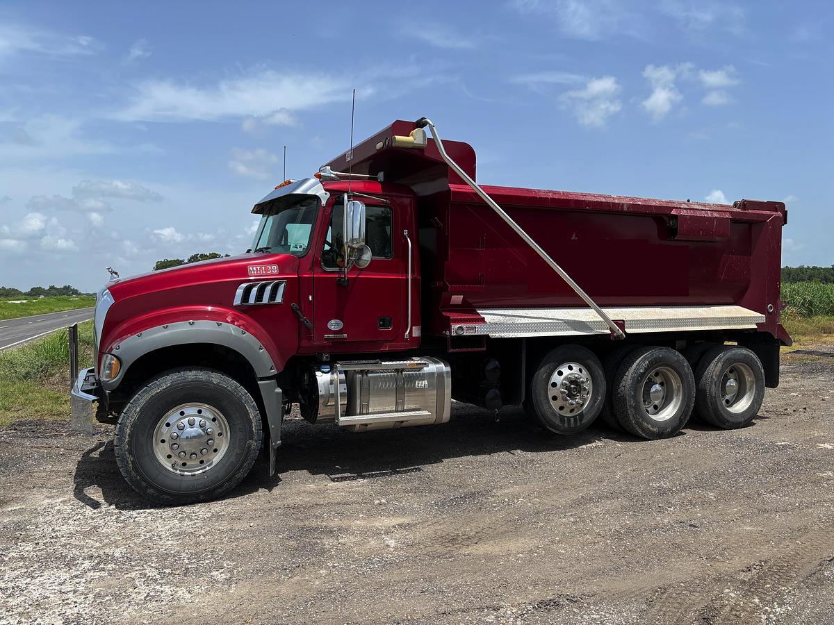 Used 2021 MACK Granite 64FR