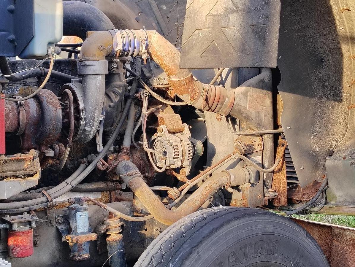 Used 2000 INTERNATIONAL 9900 Eagle