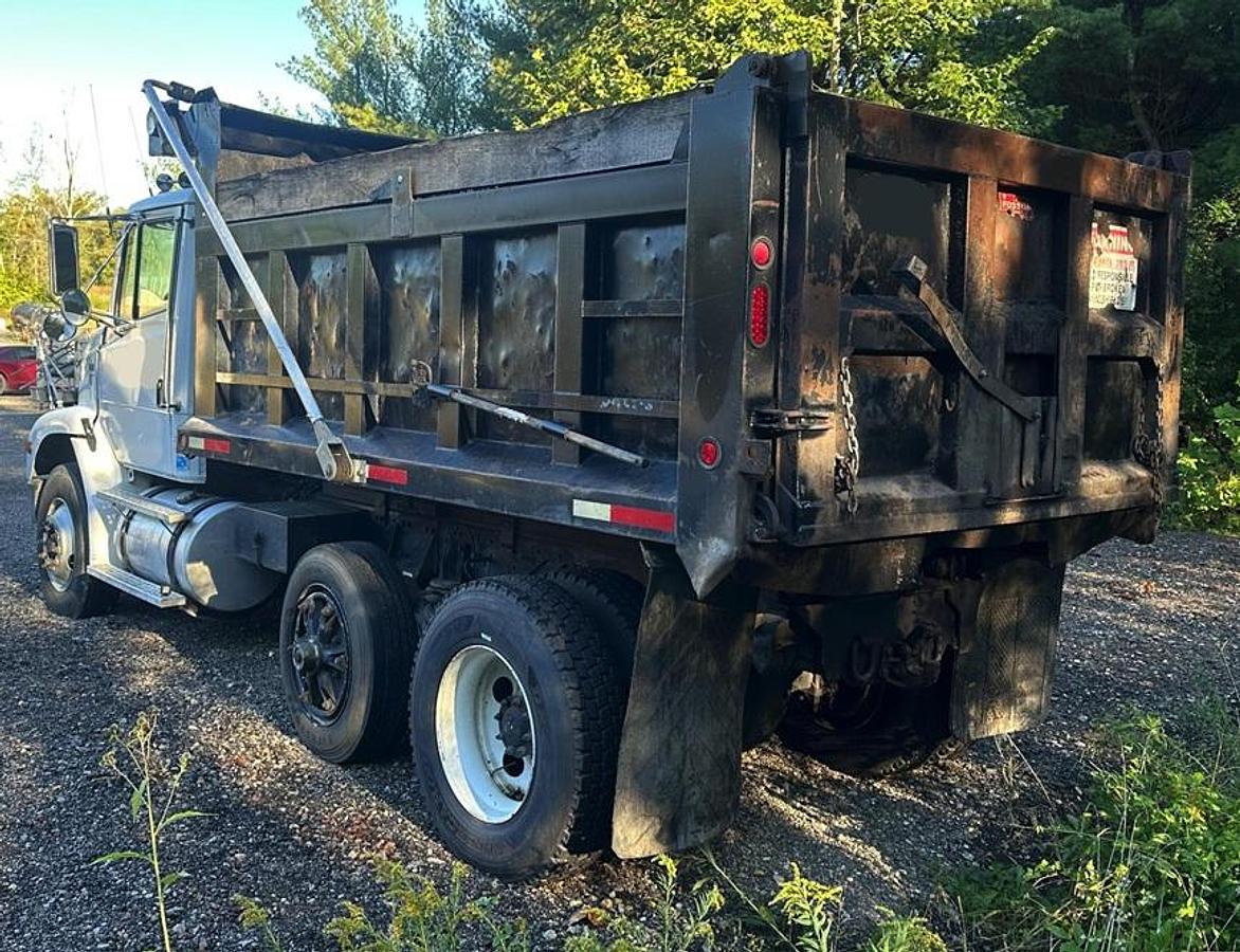 Used 2003 FREIGHTLINER FL112