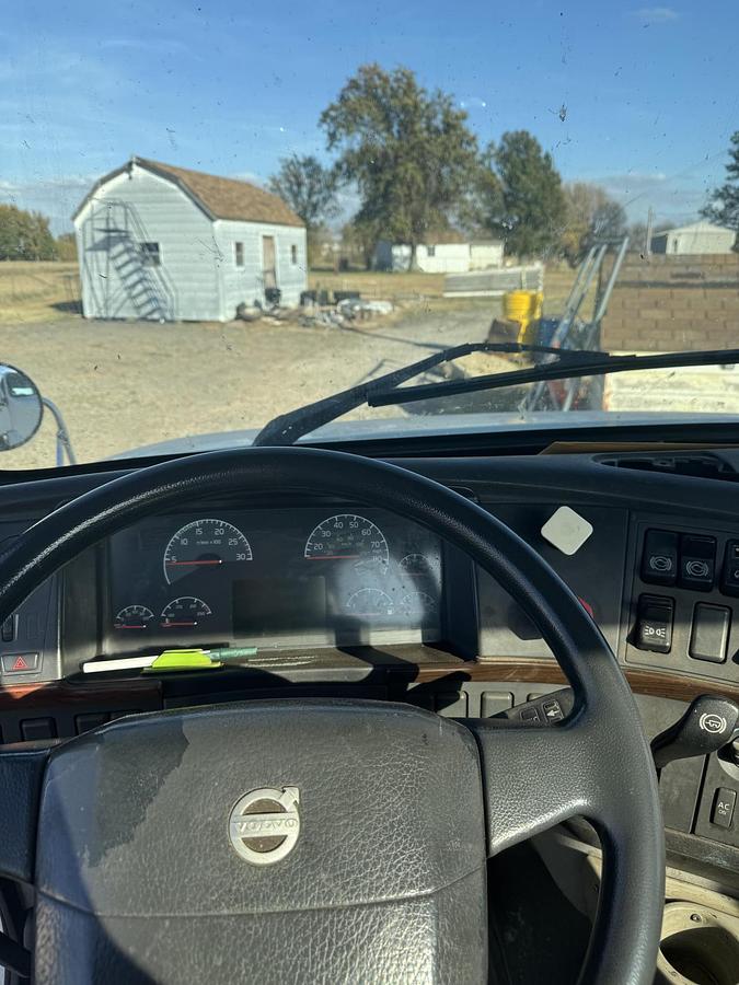 Used 2006 VOLVO VNL42T