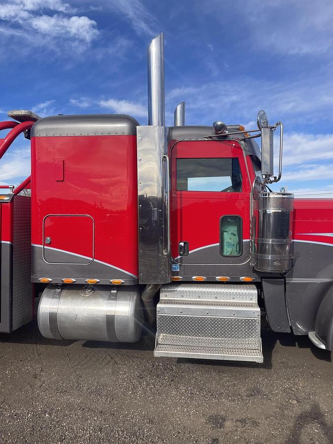 Used 2012 PETERBILT 389