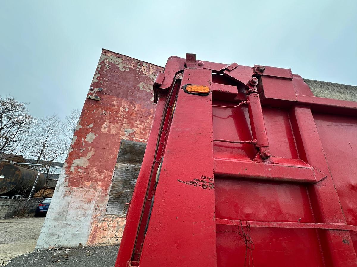 Used 2005 MACK Granite CV713