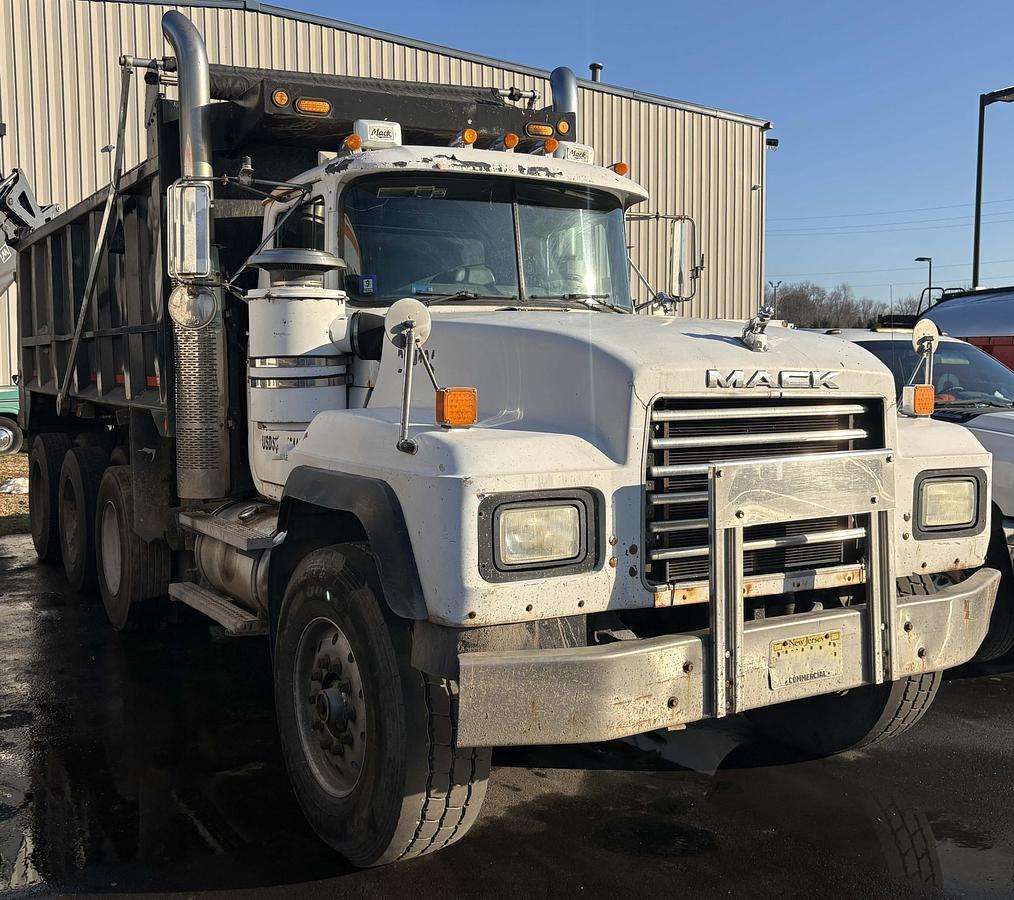 Used 2003 MACK RD688S