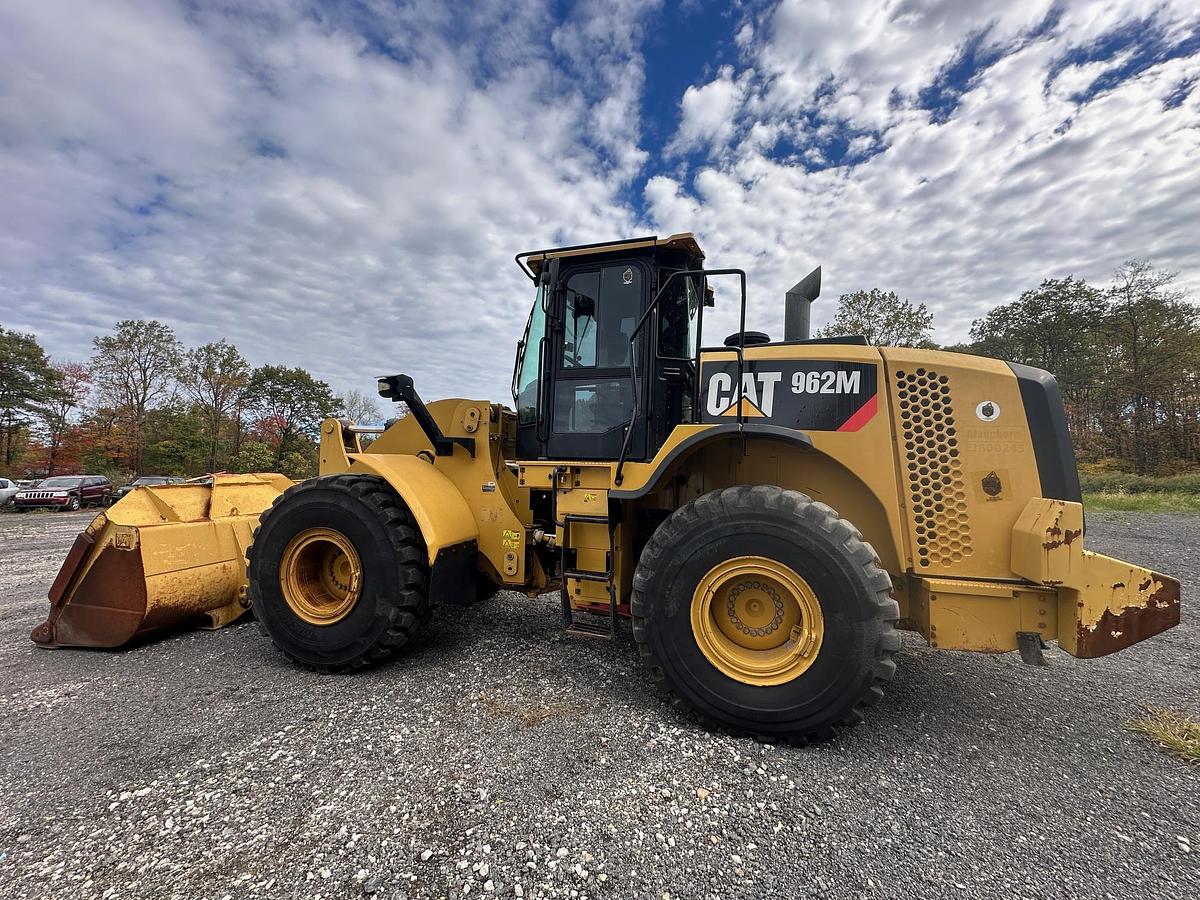 Used 2015 CATERPILLAR 962M