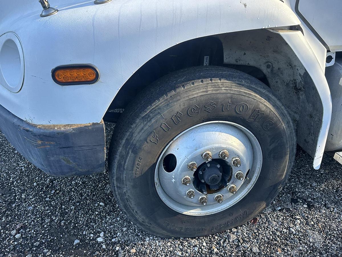 Used 2003 FREIGHTLINER FL112