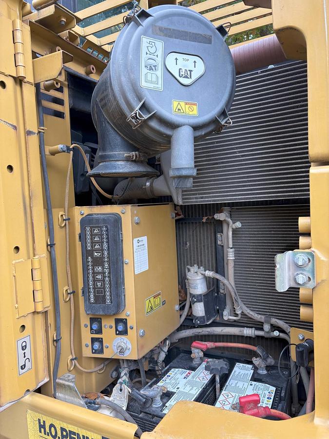 Used 2013 CATERPILLAR 321D LCR