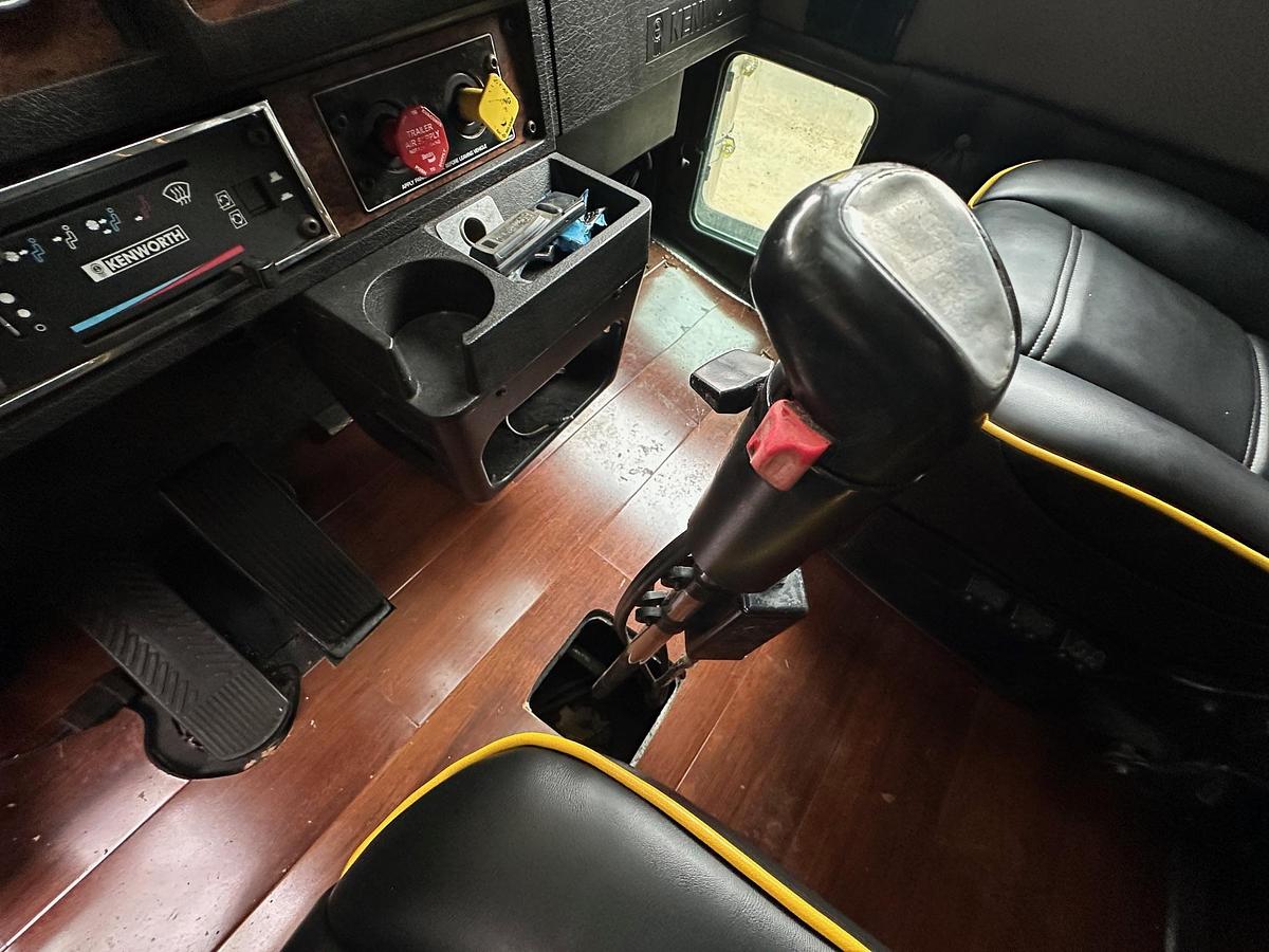 Used 2001 KENWORTH W900 AeroCab