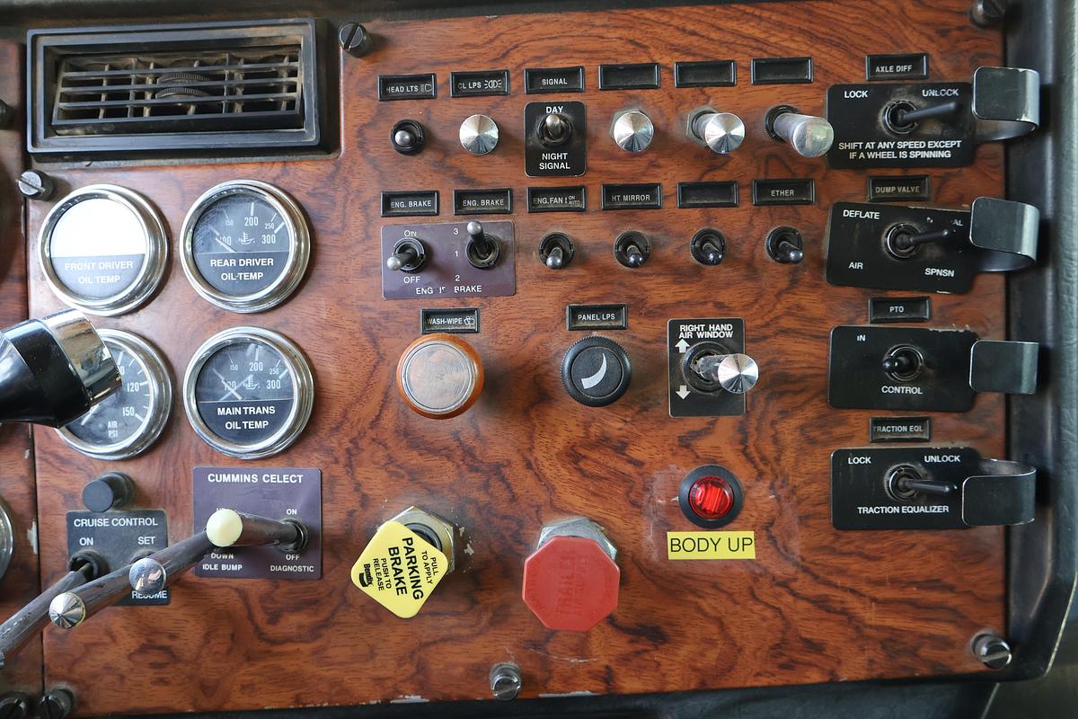 Used 1999 PETERBILT 379