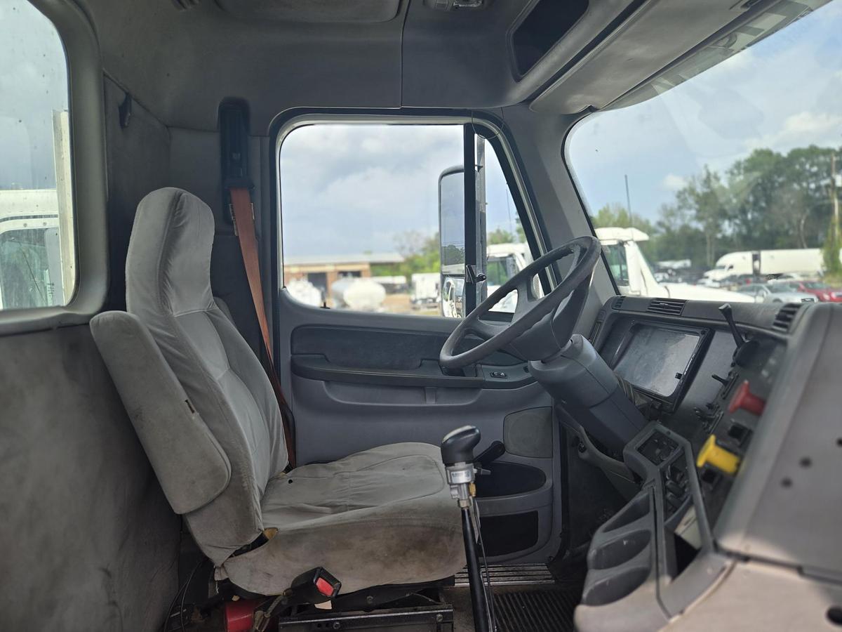 Used 2007 FREIGHTLINER Columbia