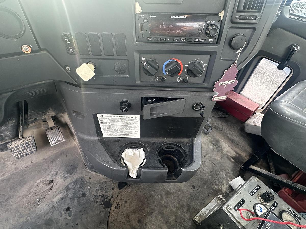 Used 2013 MACK Granite CU713