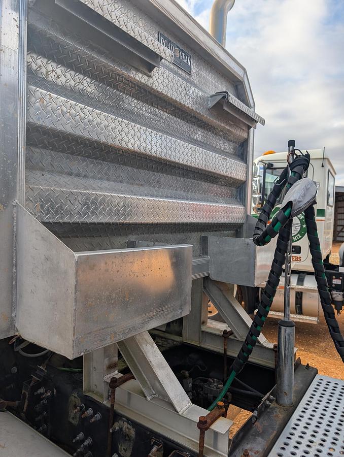 Used 2013 MACK CHU613